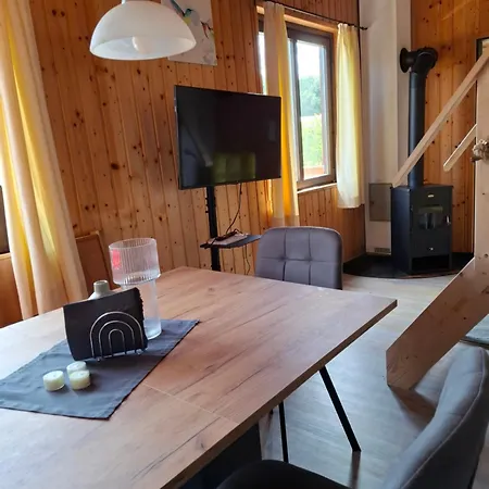 Klimatisierte Familienchalets Eingebettet In Der